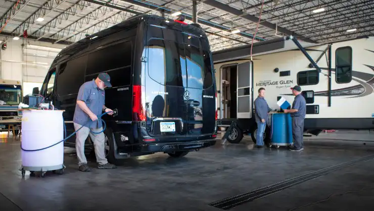 service_winterization2022-guys_740x418